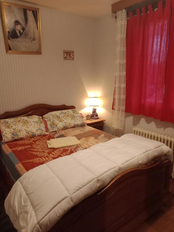 Maison Entiere Avec Parking, Garage Et Jardin Монлюсон Экстерьер фото