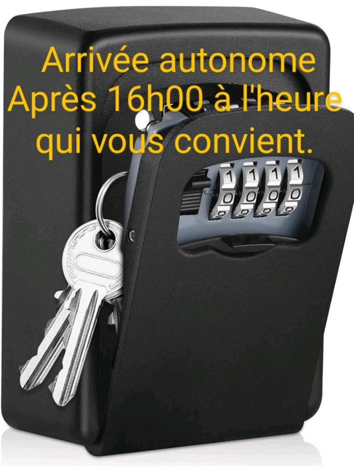 Maison Entiere Avec Parking, Garage Et Jardin Монлюсон Экстерьер фото