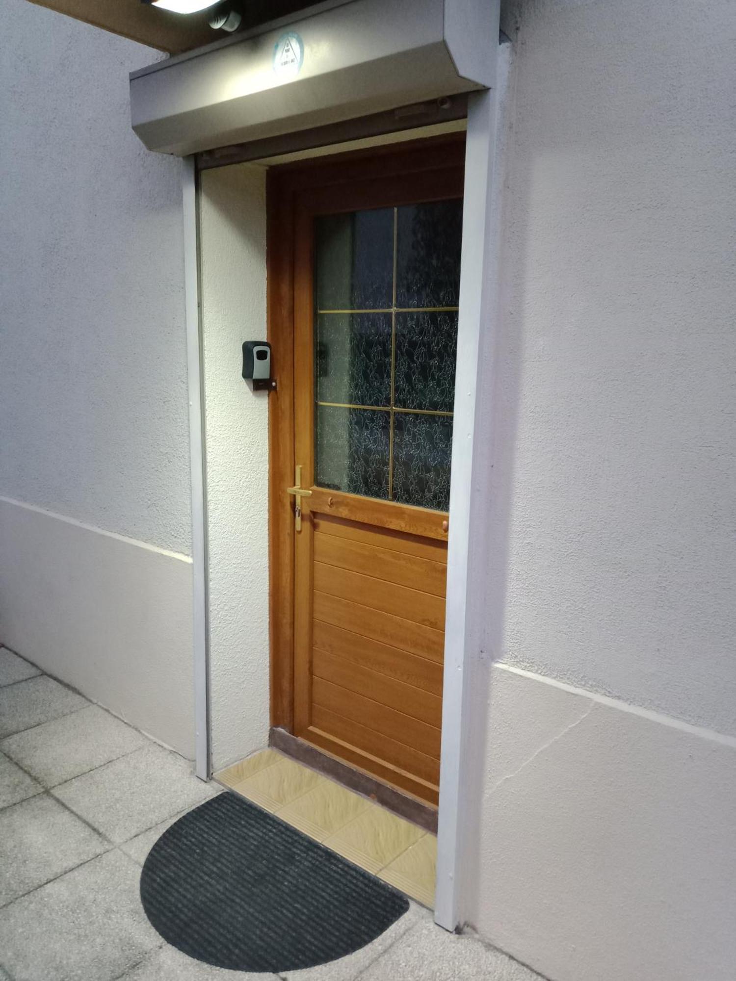 Maison Entiere Avec Parking, Garage Et Jardin Монлюсон Номер фото