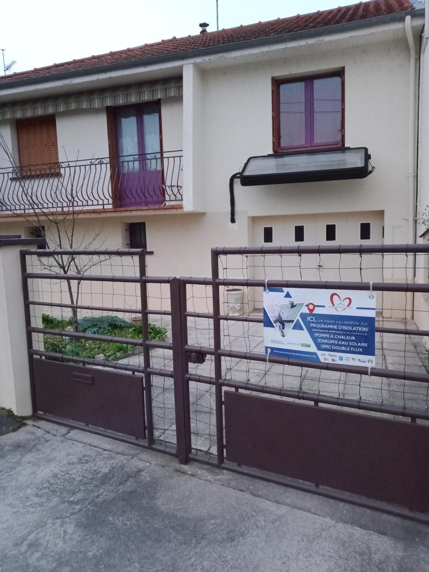 Maison Entiere Avec Parking, Garage Et Jardin Монлюсон Номер фото