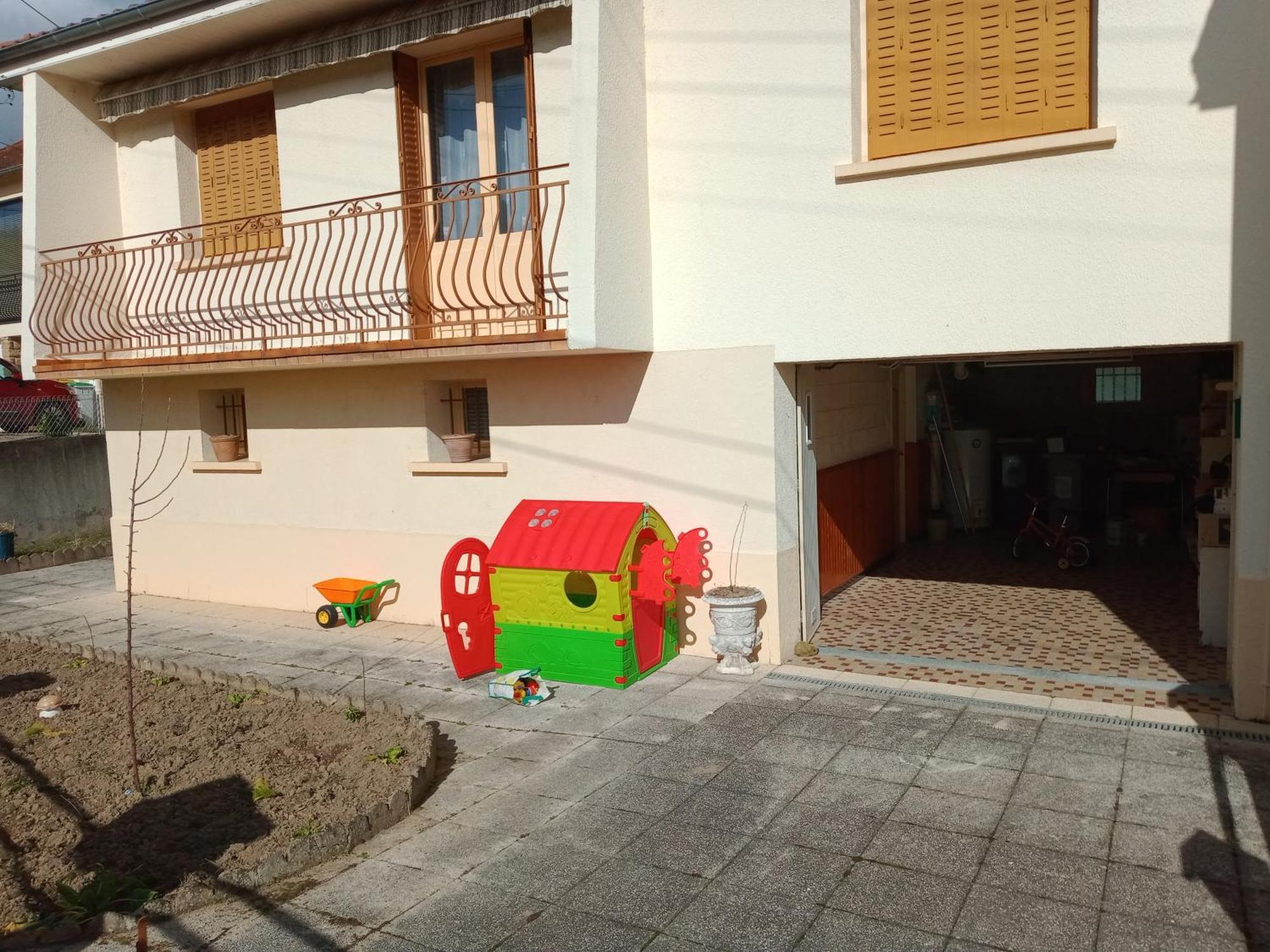 Maison Entiere Avec Parking, Garage Et Jardin Монлюсон Номер фото